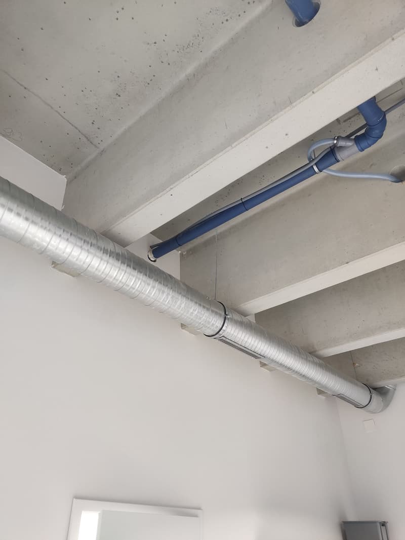 Lüftungsanlage mit 250mm Rohren zur Belüftung Ansicht 1