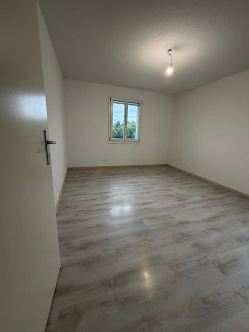 Appartement de 4.5 pièces lumineux avec balcon et place de parc à Onnens (8)