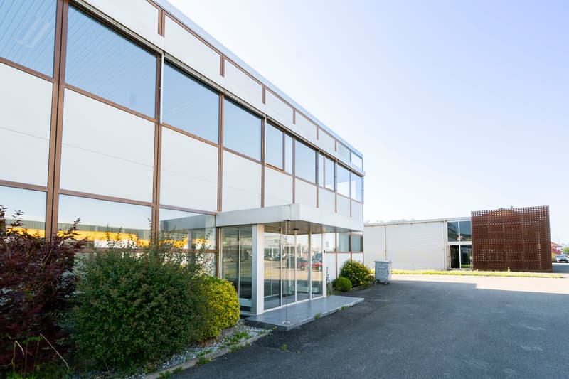 Edificio industriale e amministrativo di 960 m2 in affitto (4)