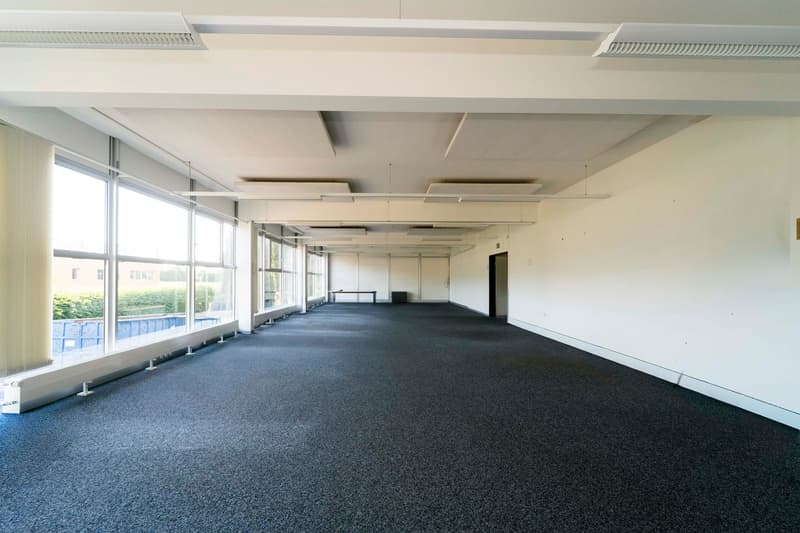 Edificio industriale e amministrativo di 960 m2 in affitto (6)