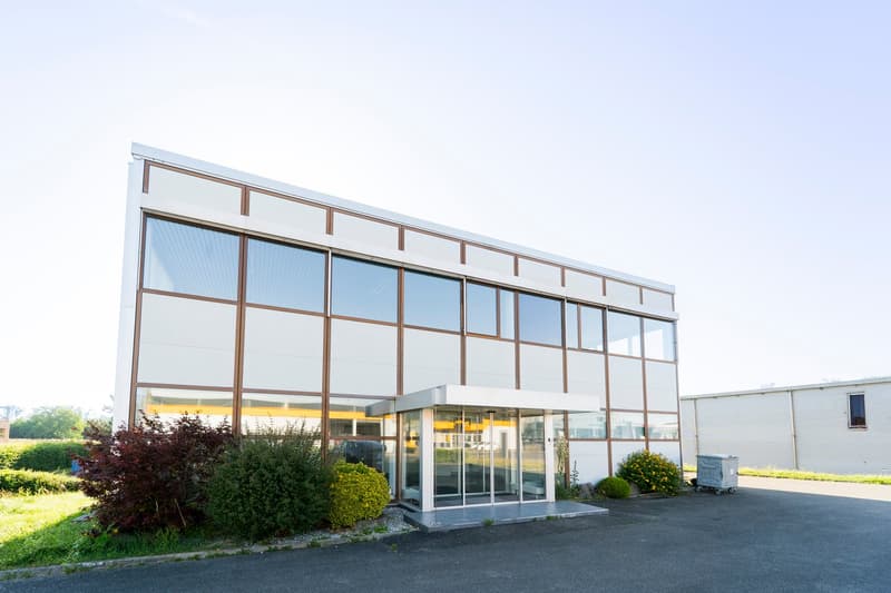 Edificio industriale e amministrativo di 960 m2 in affitto (2)
