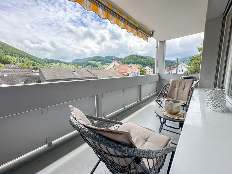 Bright 4-room apartment with balcony in Oberdorf for rent (1)