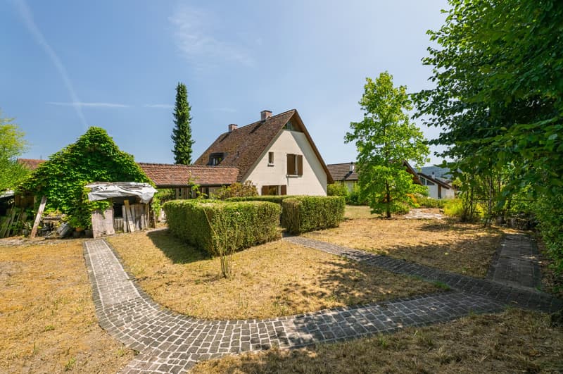 Freistehendes Einfamilienhaus mit viel Privatsphäre, grosszügigem Garten und besonderem Charakter (11)