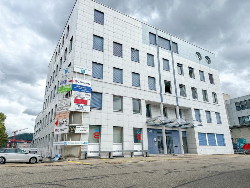 Heller 48 m² Gewerberaum im 2. OG in Reinach mieten (1)