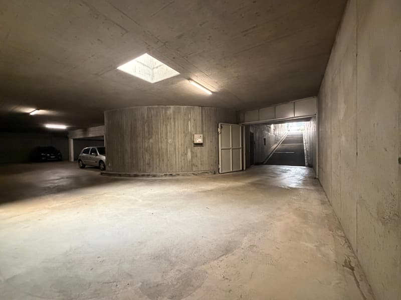 Tiefgaragenplatz mit gesicherter Zufahrt in Basel mieten (3)