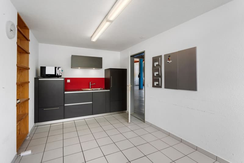 Vielseitige Gewerbe- und Büroflächen mit über 1'150 m² Nutzfläche (16)