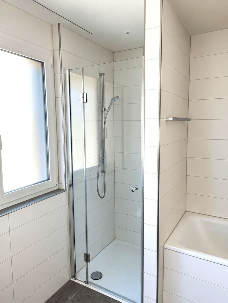 Moderne 4½ Zimmerwohnung mit sonnigem Balkon und schöner Aussicht (7)