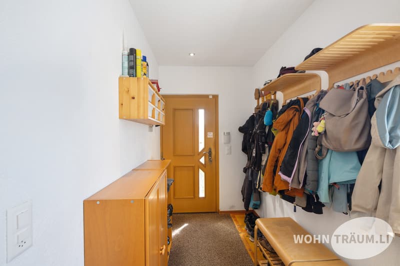 Dans le quartier résidentiel idylliquement situé de Mahren-Lostorf se trouve cette spacieuse maison unifamiliale de 7½ pièces. (2)