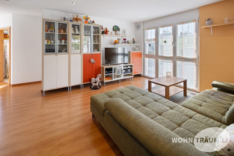 Dans le quartier résidentiel idylliquement situé de Mahren-Lostorf se trouve cette spacieuse maison unifamiliale de 7½ pièces. (9)
