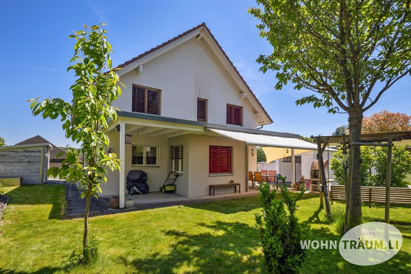 Im idyllisch gelegenen Wohnquartier von Mahren-Lostorf befindet sich dieses grosszügige 7½-Zimmer Einfamilienhaus. (1)