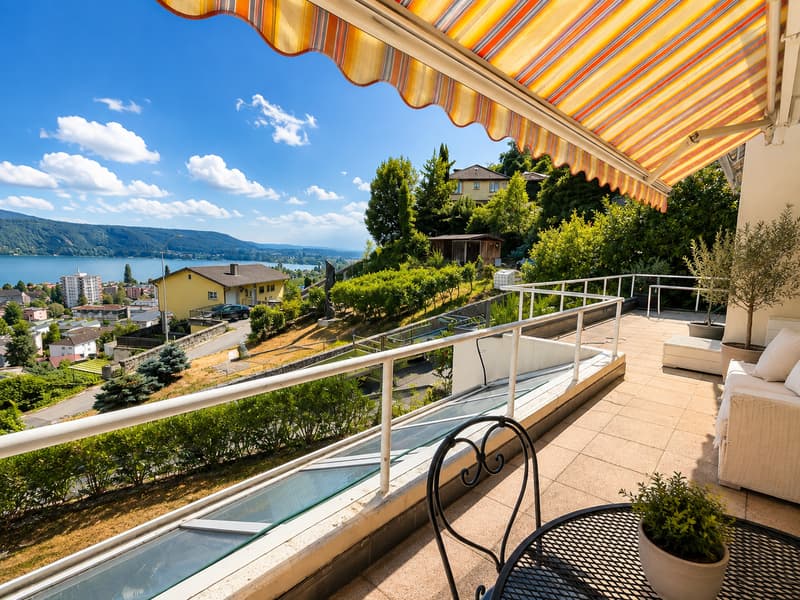 Villa d'exception avec vue panoramique sur le lac (6)