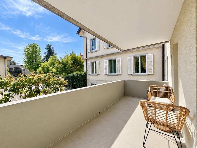 Helle Immobilienaufnahme mit klaren Linien-6