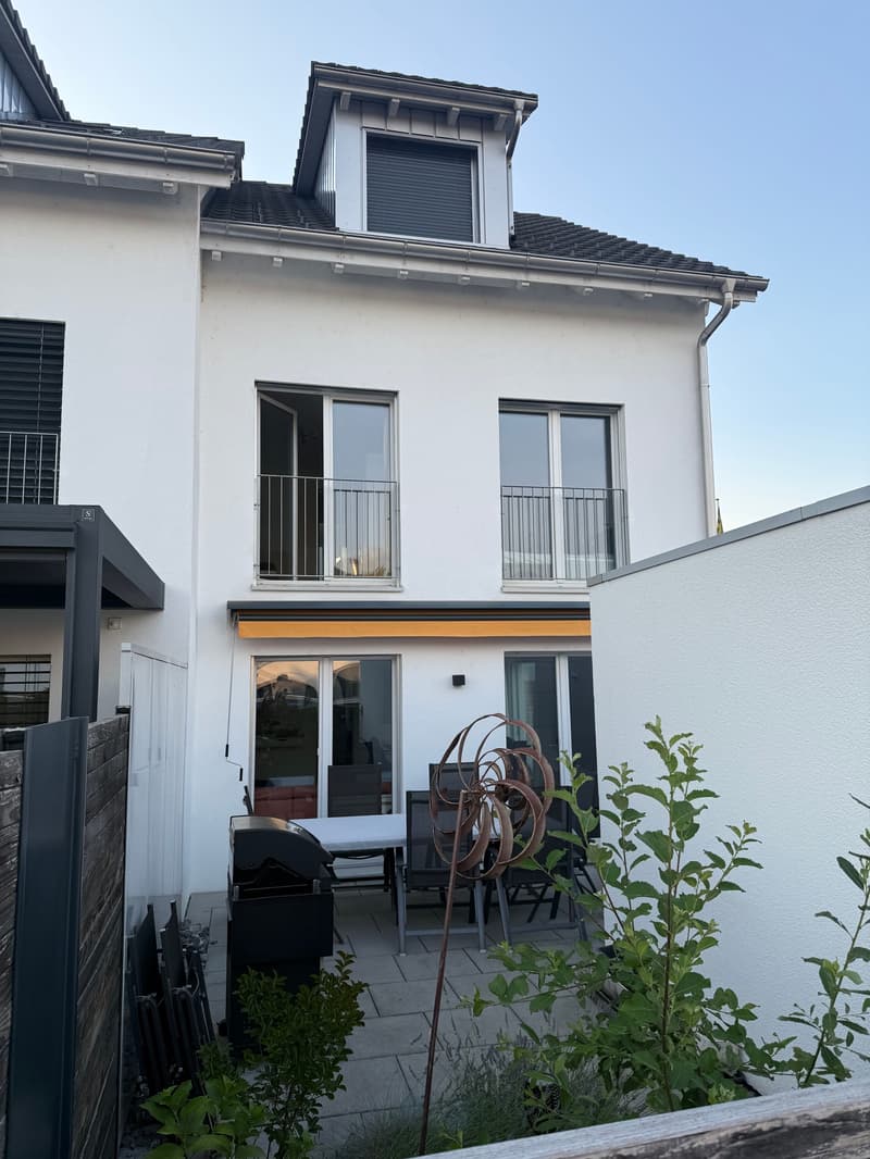 6.5-room row house with garden & 2 garages in Felben-Wellhausen (2)