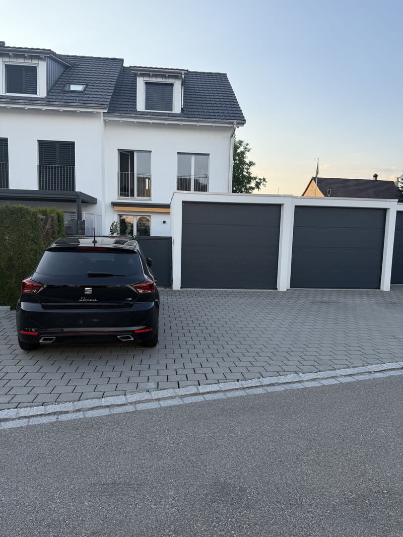 6.5-room row house with garden & 2 garages in Felben-Wellhausen (1)