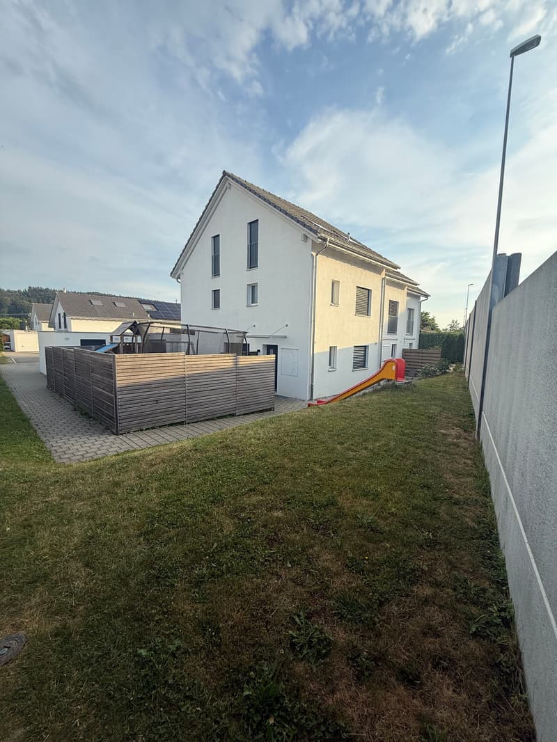 Modernes Familienhaus mit Garten - einziehen und wohlfühlen (1)