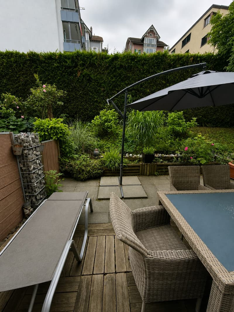 Charmantes 5.5-Zimmer-Reiheneckhaus mit Garten und besonderem Wohngefühl (2)