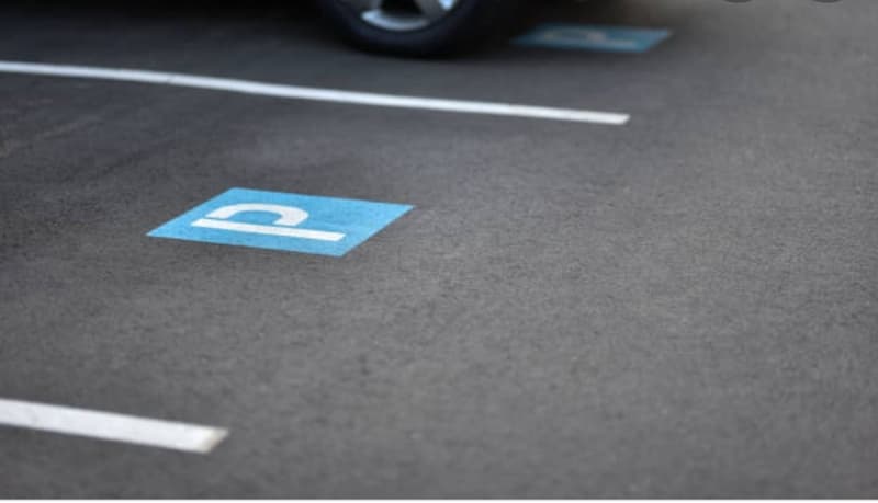 Extra breiter Tiefgaragenplatz in Wangen SZ (1)