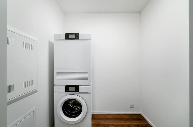 Moderne 2.5-Zimmer-Wohnung mit Balkon und Blick ins Grüne und auf die Sihl (11)