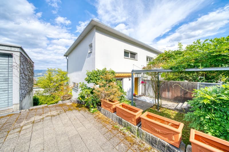 Charmantes 5.5-Zimmer-Doppeleinfamilienhaus an ruhiger Lage in Horgen (2)