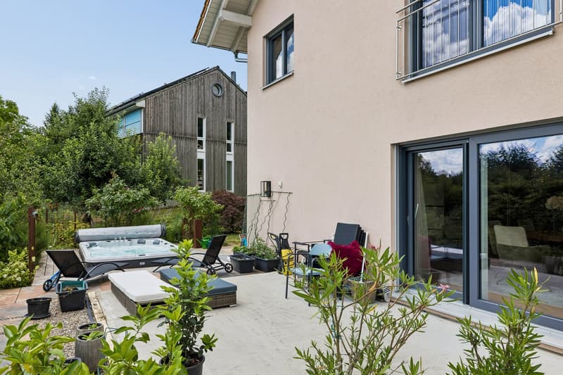 CHF 600'000 unter Schätzwert: 9-Zi-Haus, Jg. 2021 (2)