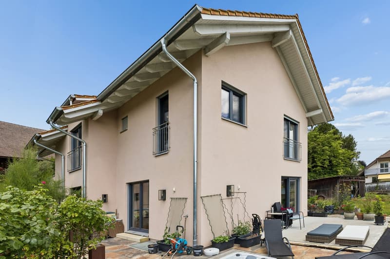 CHF 600'000 unter Schätzwert: 9-Zi-Haus, Jg. 2021 (3)