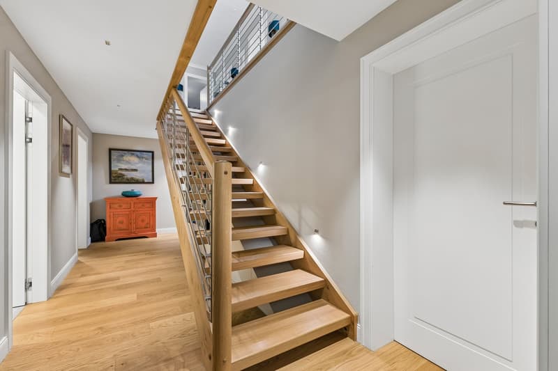 CHF 600'000 unter Schätzwert: 9-Zi-Haus, Jg. 2021 (30)