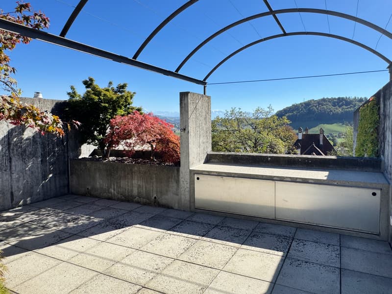 Terrasse mit Bogen und Panorama