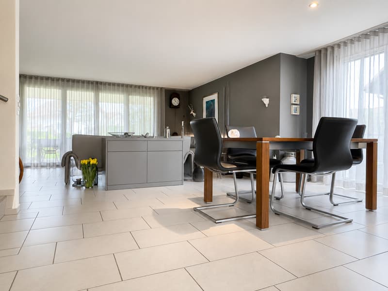 09_Wohnzimmer Essbereich_KI