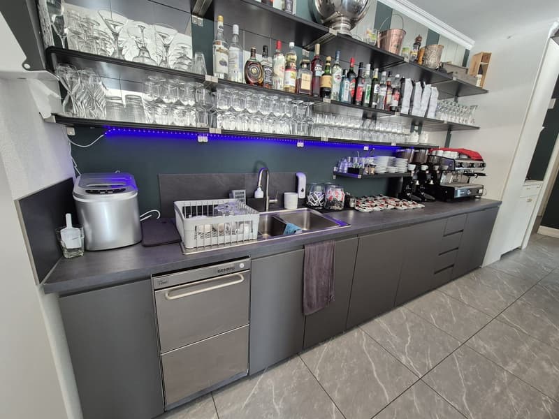 Restaurant mit zwei Terrassen und grossem Parkplatz – Region Biel–Grenchen (9)