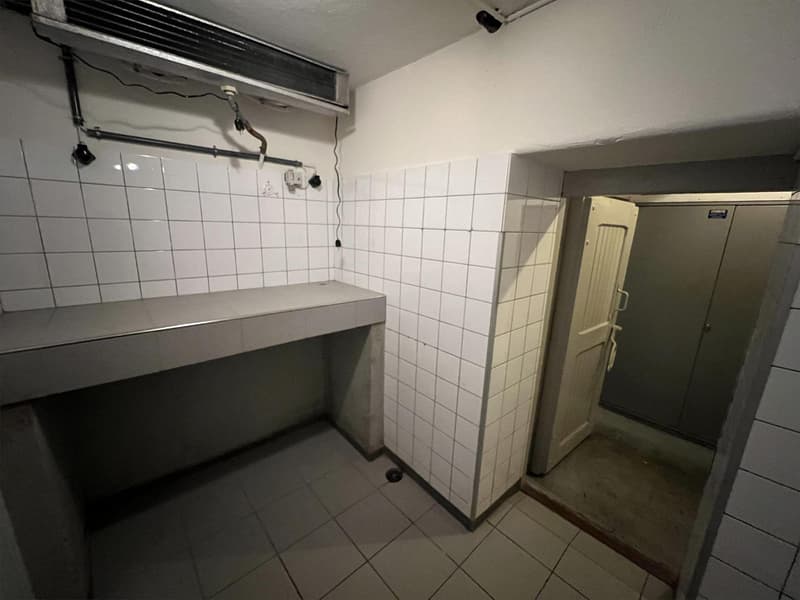 Bar opérationnelle avec équipement de haute qualité directement à la gare de Wil SG (21)