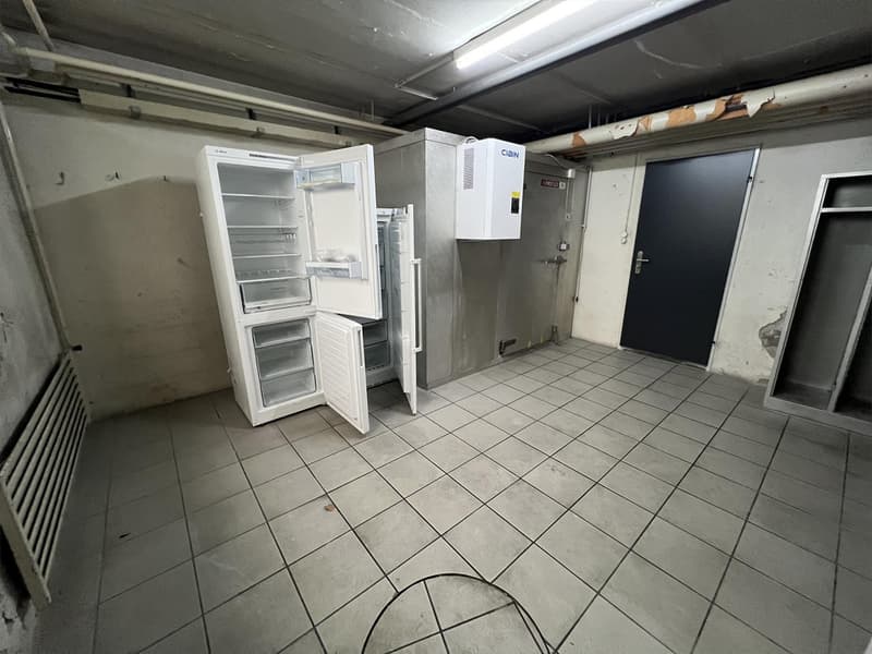 Bar opérationnelle avec équipement de haute qualité directement à la gare de Wil SG (18)