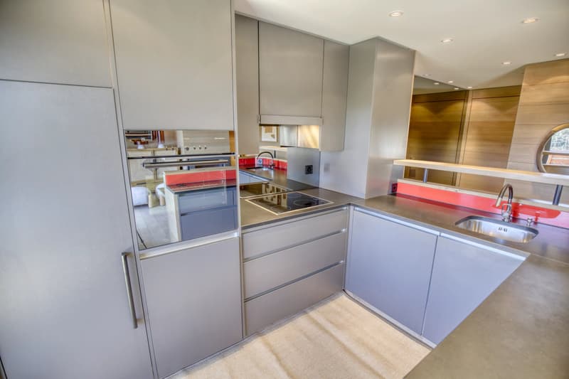 1-Zimmer-Wohnung hochwertig - renoviert mit großer Terrasse, in Crans! (4)
