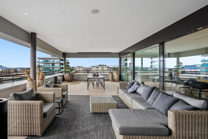 Stunning Furnished 5.5-Room Penthouse Apartment in Zug – Available Immediately (2)