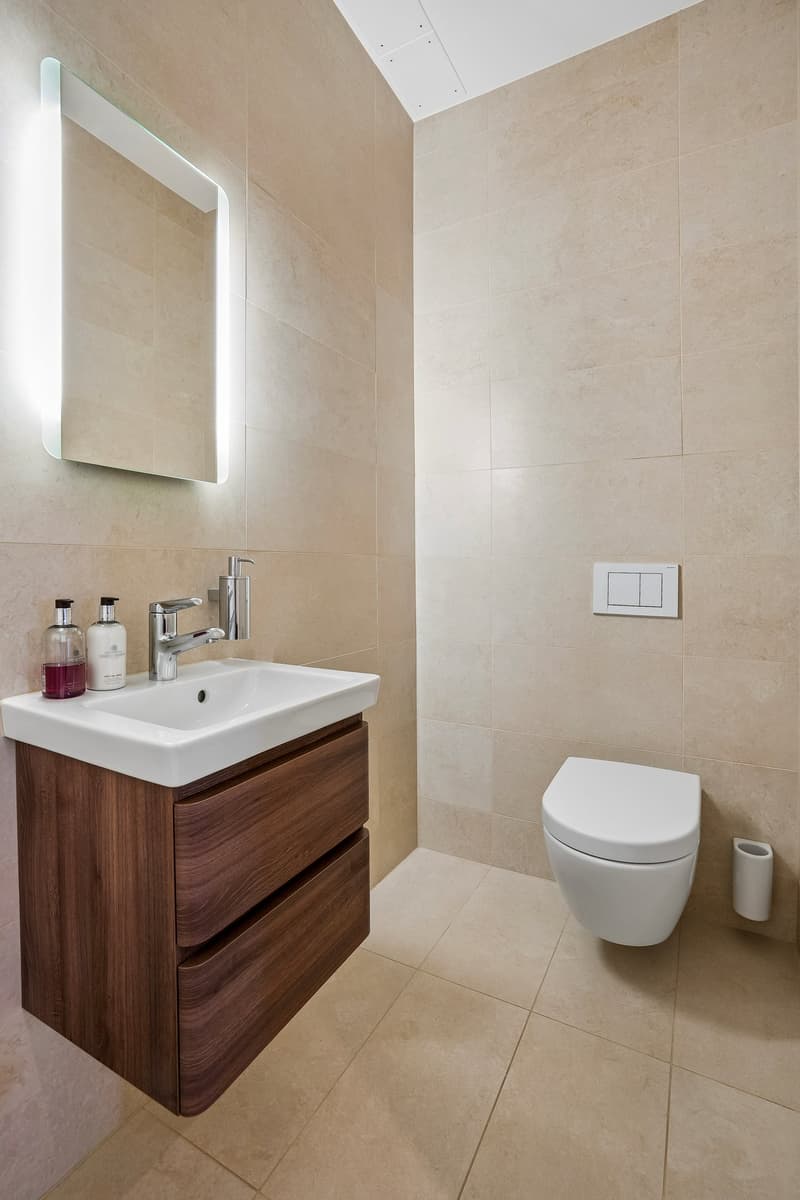 Stunning Furnished 5.5-Room Penthouse Apartment in Zug – Available Immediately (8)