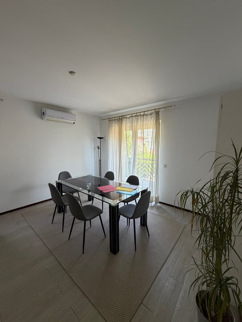 Einzigartige Einfamilienvilla mit Pool, Doppelgarage und Seeblick (10)