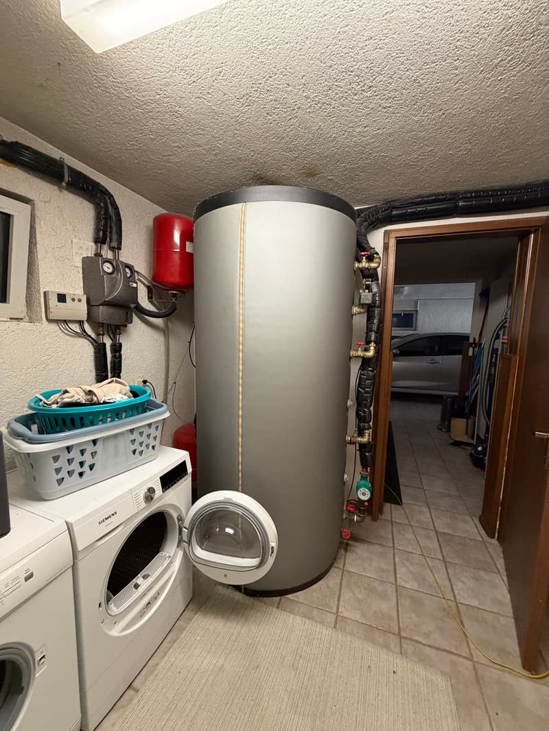 Einzigartige Einfamilienvilla mit Pool, Doppelgarage und Seeblick (13)