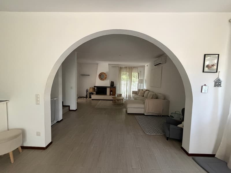Einzigartige Einfamilienvilla mit Pool, Doppelgarage und Seeblick (4)
