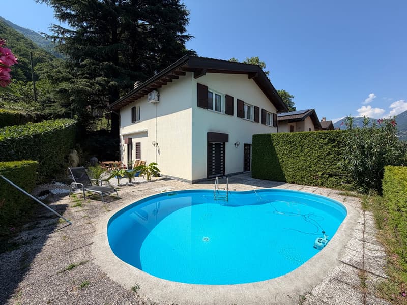 Einzigartige Einfamilienvilla mit Pool, Doppelgarage und Seeblick (1)