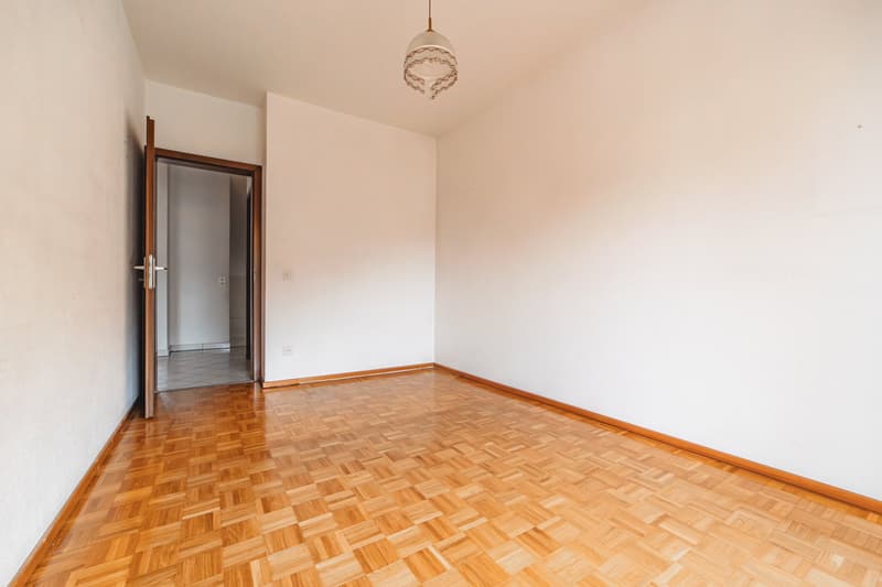 Charming Semi-Detached House with 5.5 Rooms in Chiasso – Available Immediately! (15)