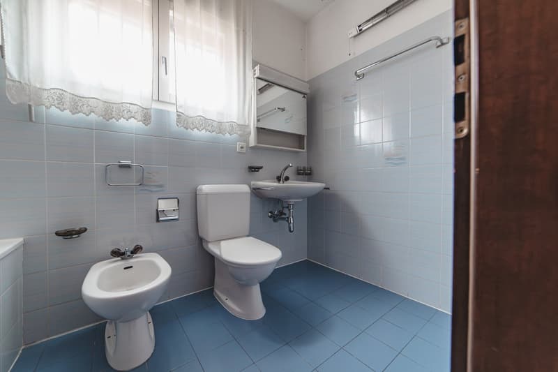 Charming Semi-Detached House with 5.5 Rooms in Chiasso – Available Immediately! (10)