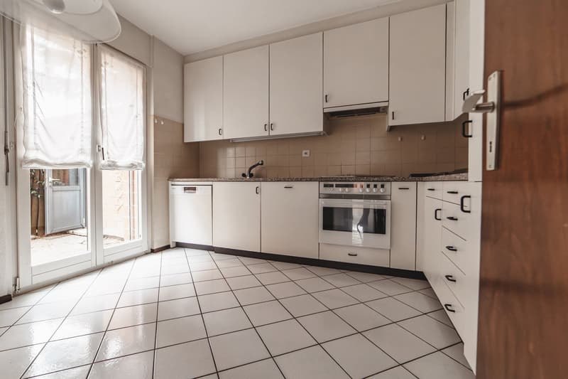 Charming Semi-Detached House with 5.5 Rooms in Chiasso – Available Immediately! (4)