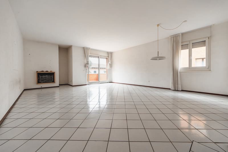 Charming Semi-Detached House with 5.5 Rooms in Chiasso – Available Immediately! (3)