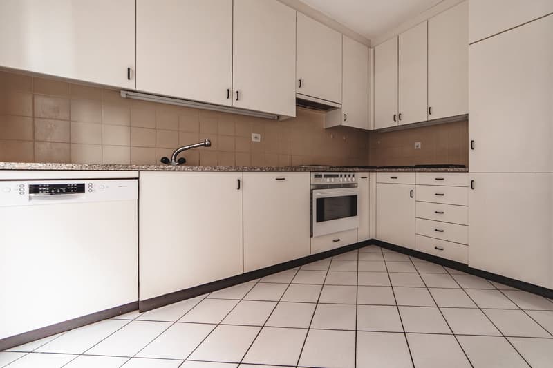 Charming Semi-Detached House with 5.5 Rooms in Chiasso – Available Immediately! (5)