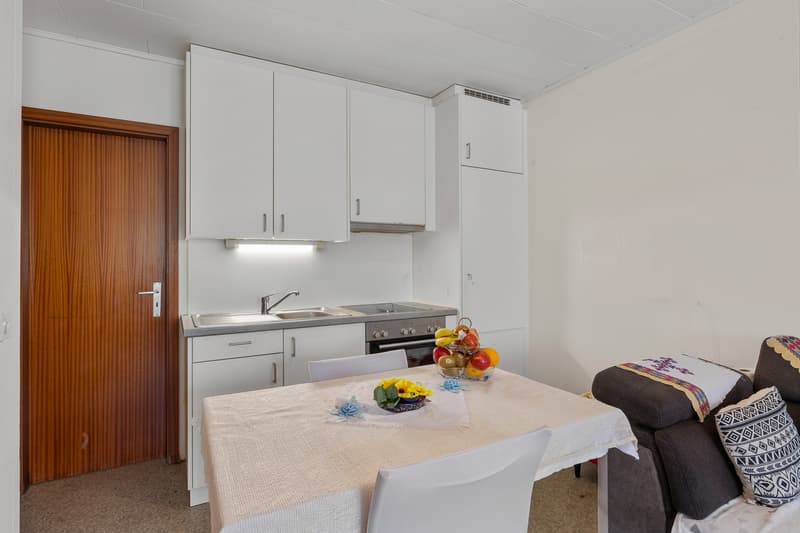 Espace repas et cuisine ouverte