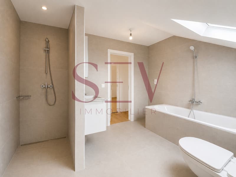 Salle de bains avec douche