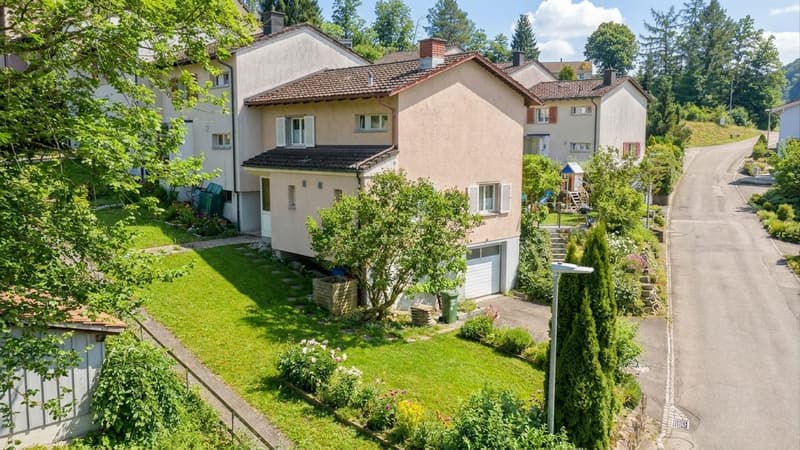 Reihen-Einfamilienhaus mit Garage und Garten in Lichtensteig (2)