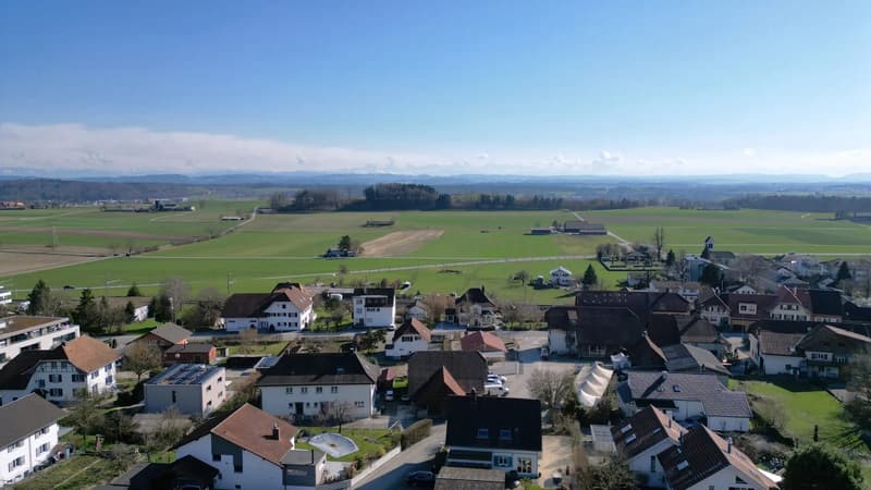 Wohnen und Entwickeln: Bauernhaus mit Landreserve in Attiswil (2)