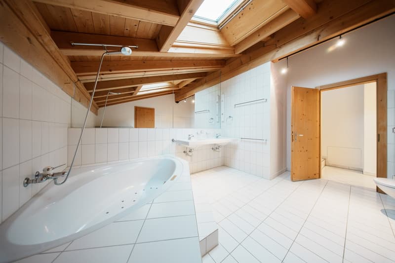 Alpines Wohngefühl mit Weitblick – grosszügige Maisonette in St. Antönien (17)
