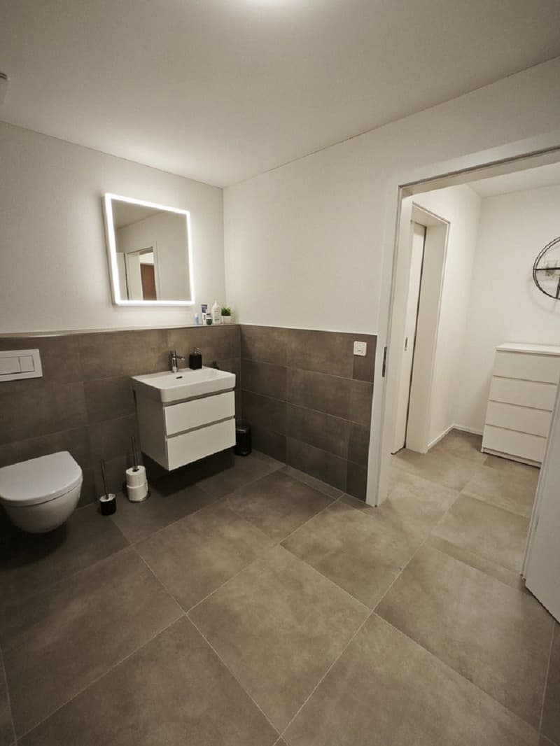 Helle 2.5-Zimmer-Wohnung an zentraler Lage in Lyss (2)