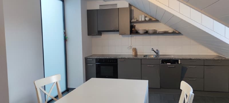 Charmantes 1-Zimmer-Wohnung im 5. OG an zentraler Lage in Thun (4)